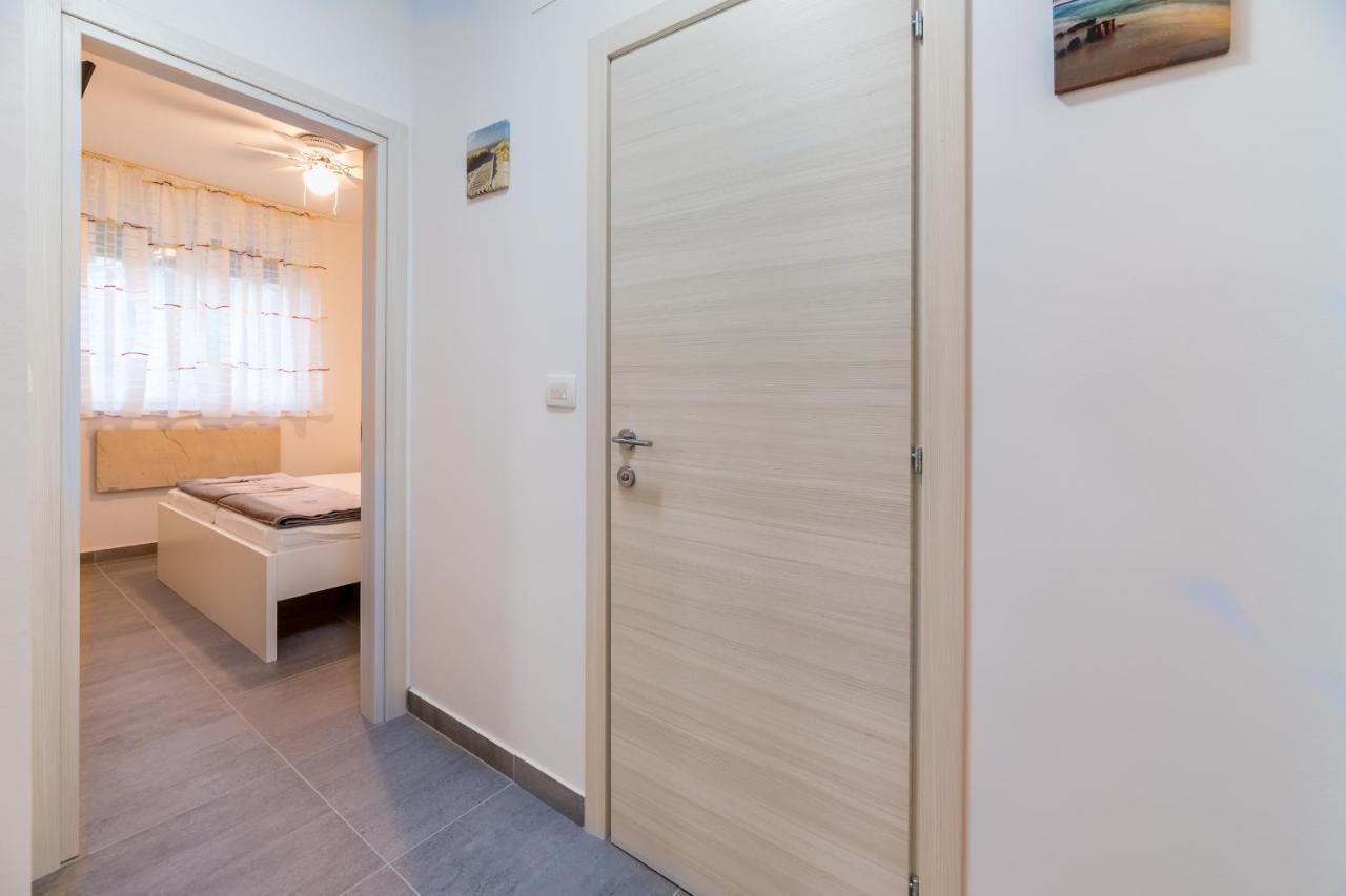 Apartment Lana Baška Extérieur photo