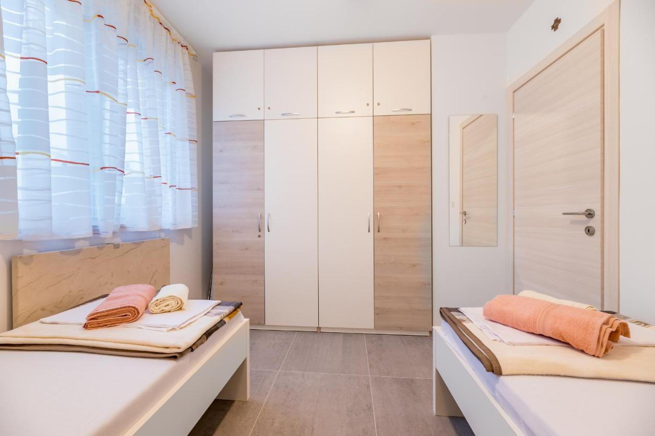 Apartment Lana Baška Extérieur photo