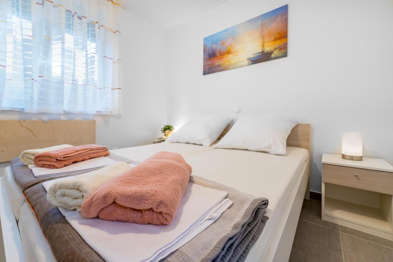 Apartment Lana Baška Extérieur photo