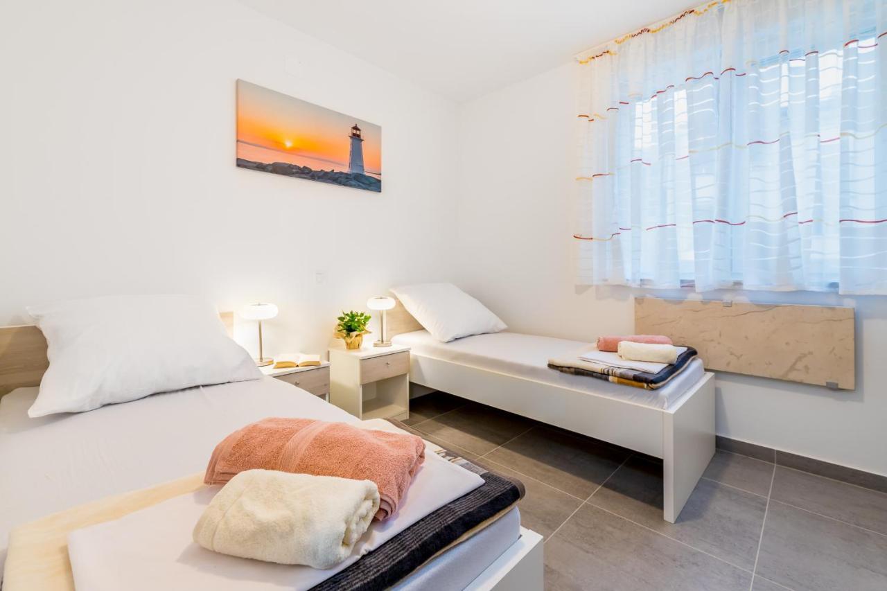 Apartment Lana Baška Extérieur photo